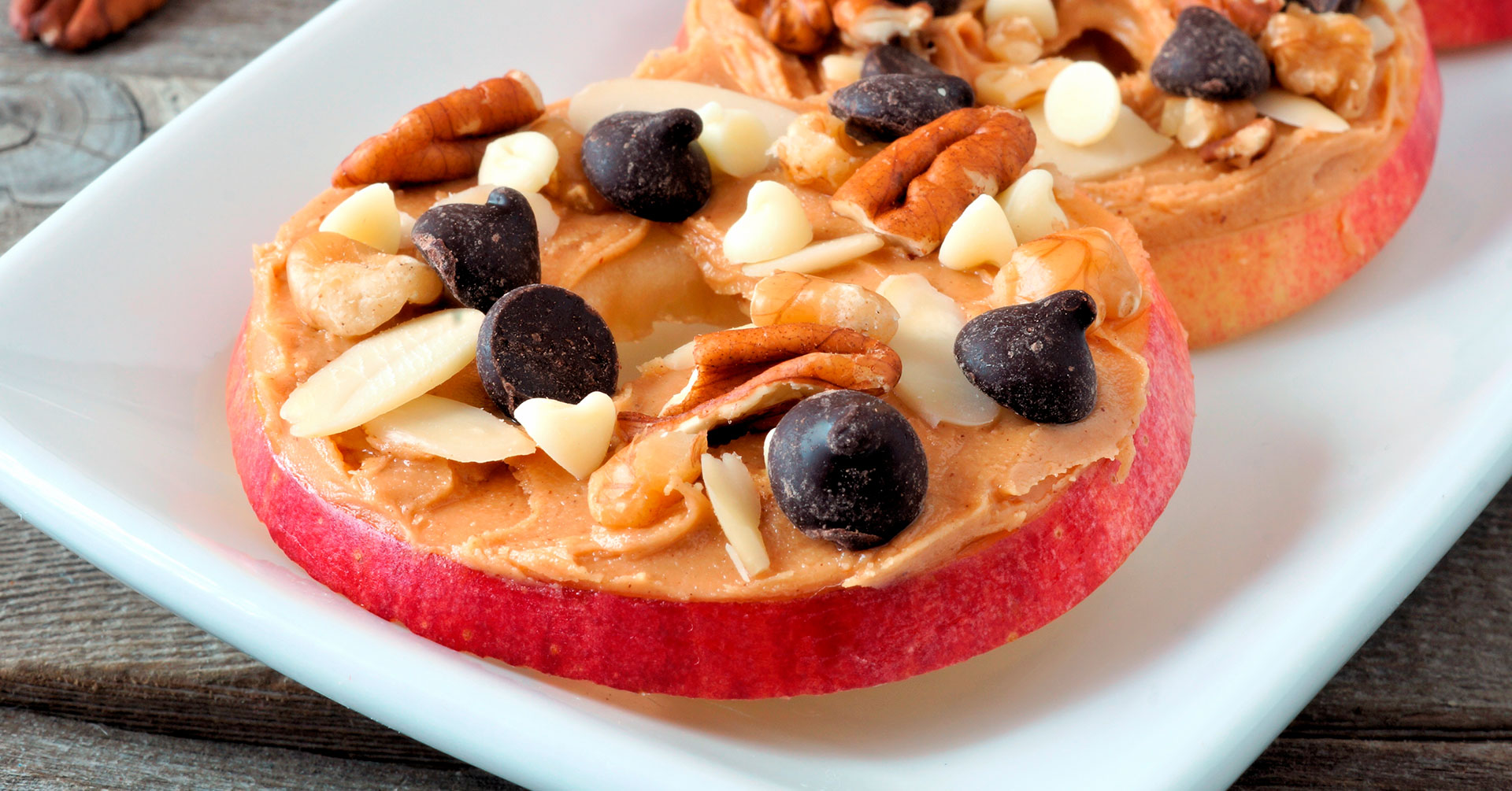 Snack de manzana con mantequilla de nuez